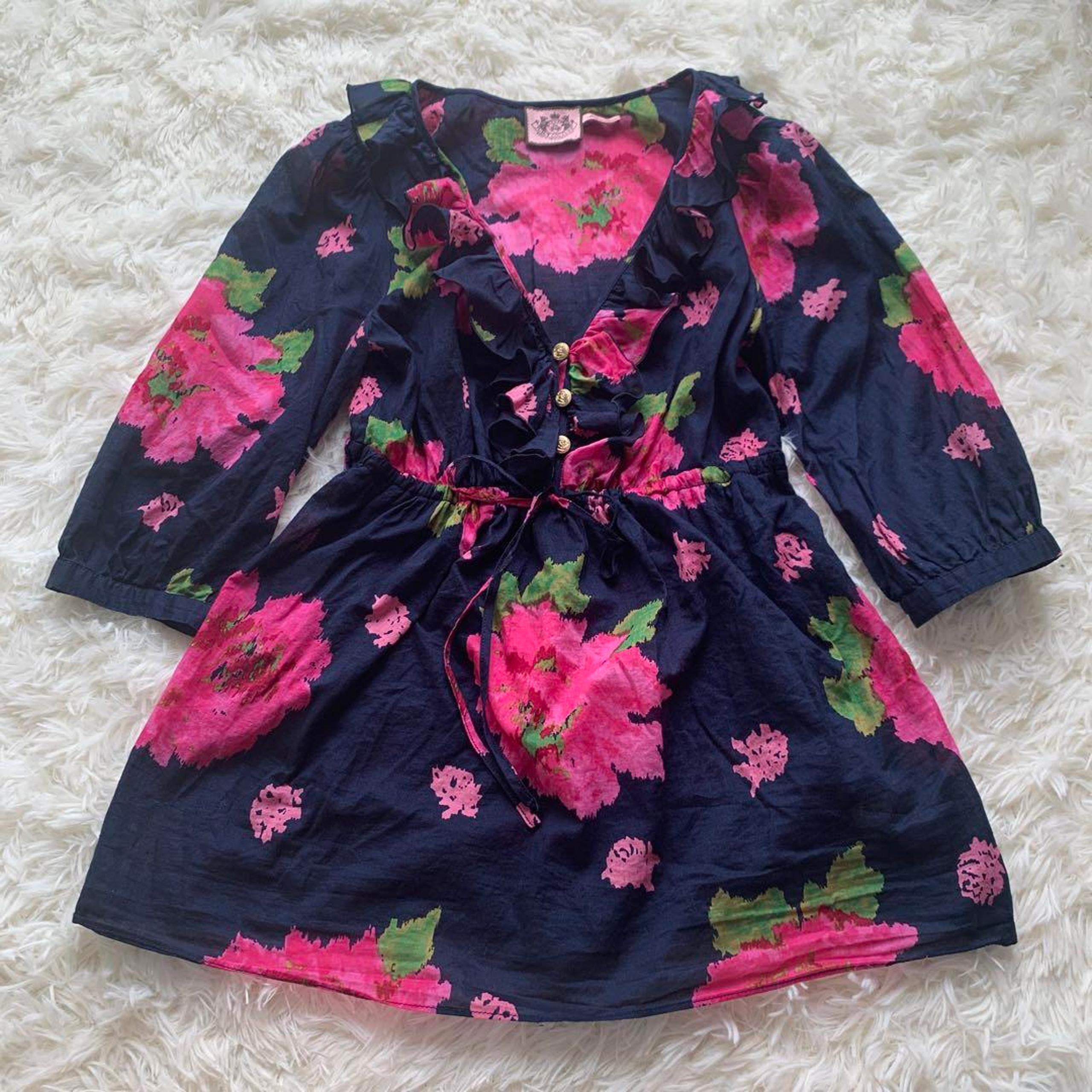 Excellent Condition JUICY Couture Floral Lace Blouse Seven-quarter Sleeve Rose Gold Button Navy