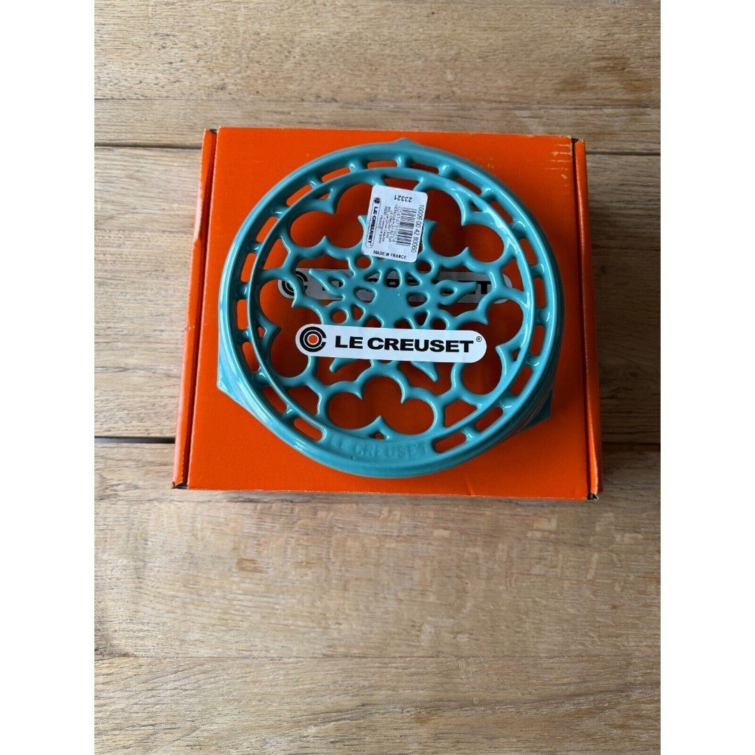 Le Creuset Enameled Cast Iron Round 8in Trivet Turquoise NEW/NIB