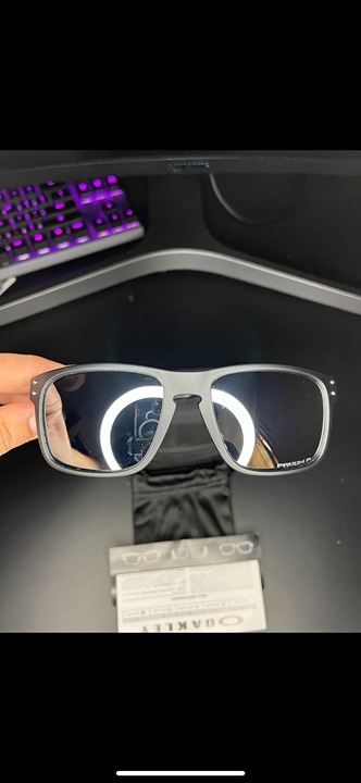 Oakley Holbrook Mirror lens black comes with case