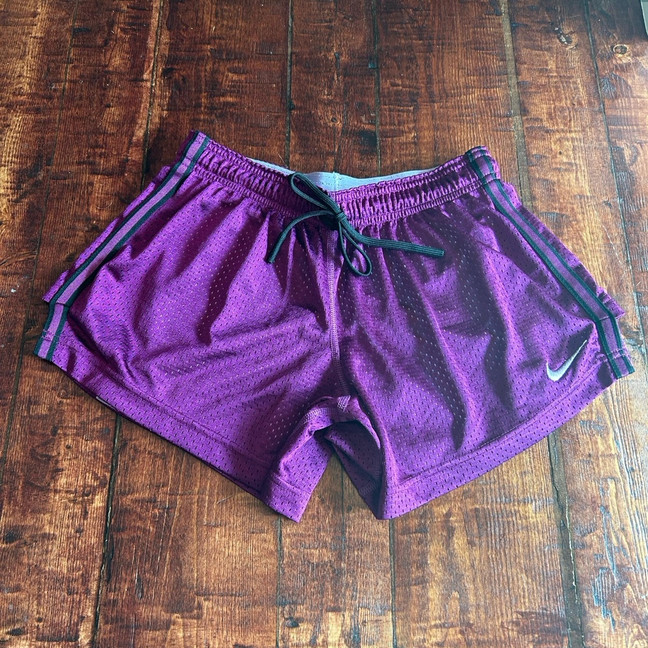 NIKE Athletic Shorts with Spandex Interior Women’s Size Small