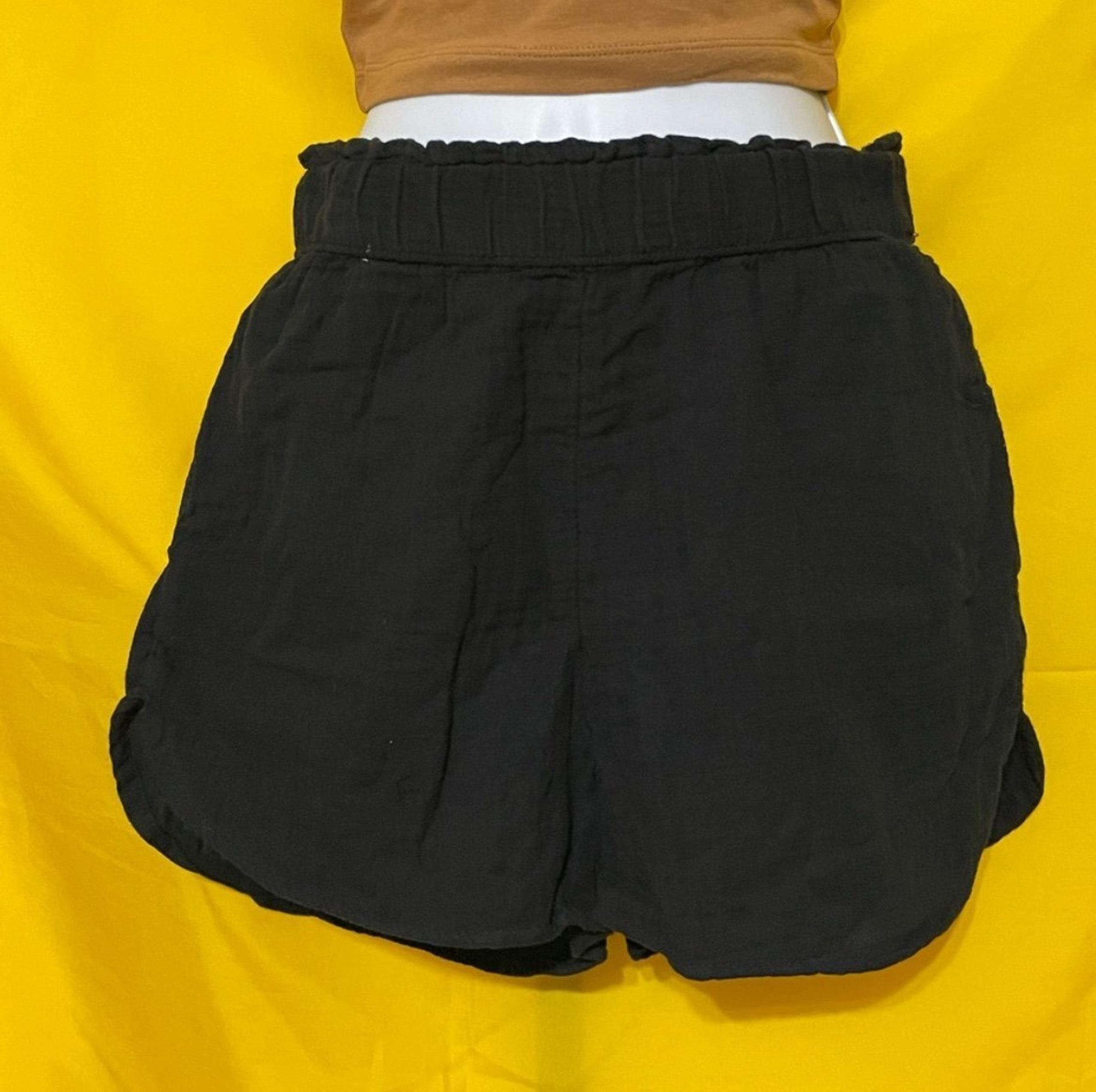 Women's High-Rise Pull-On Shorts -
Universal Thread Black XS #BoxW
