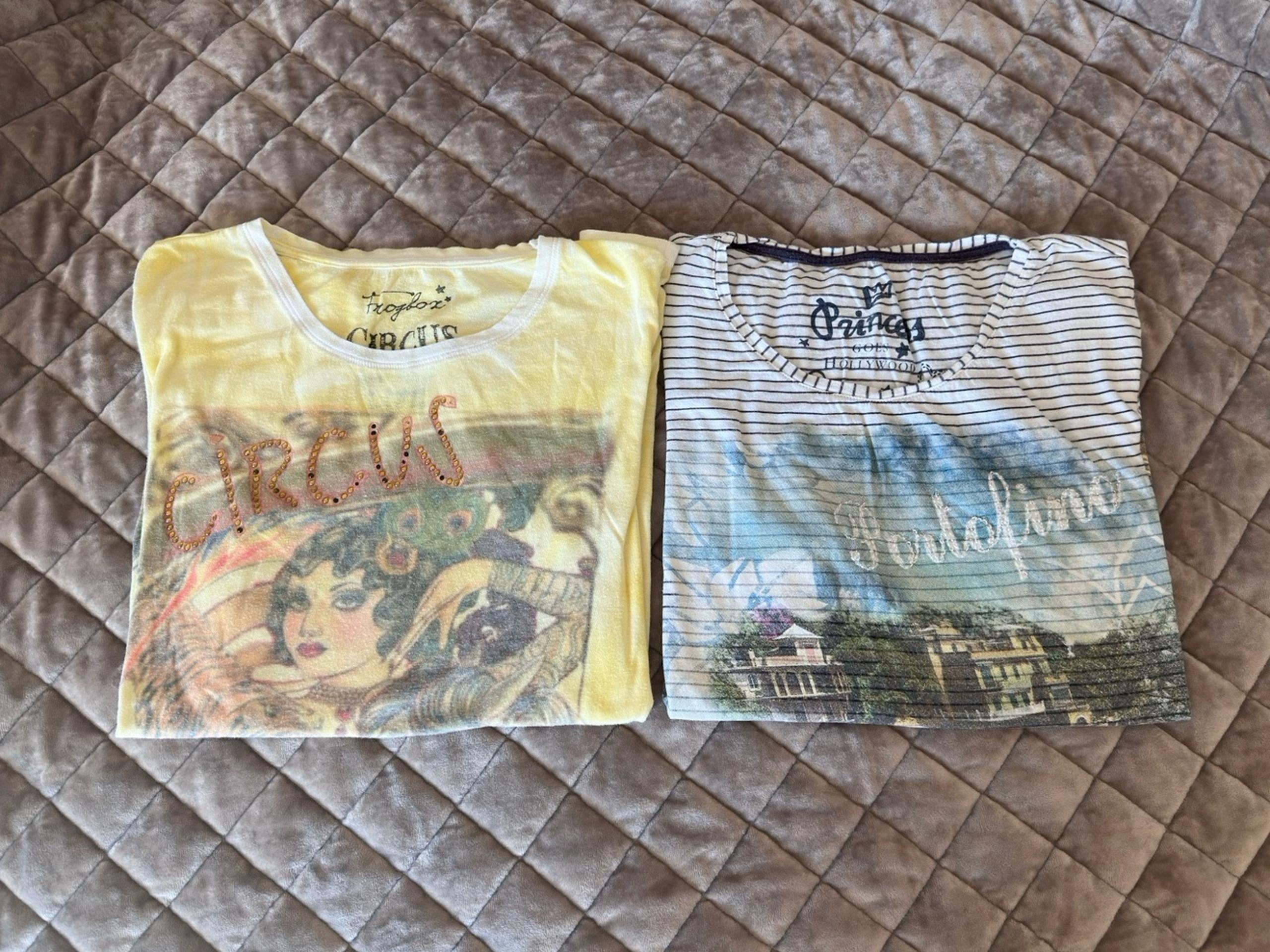 Italian Womens 2 beautiful T-shirts Portofino and Circus size S