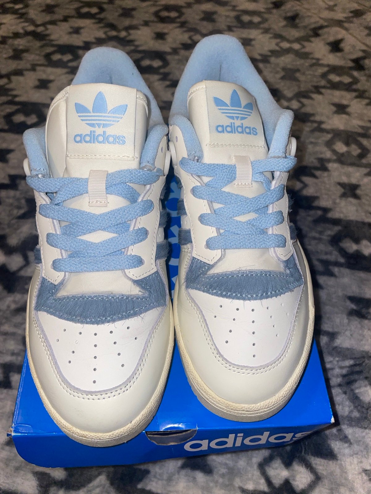Adidas Sneakers