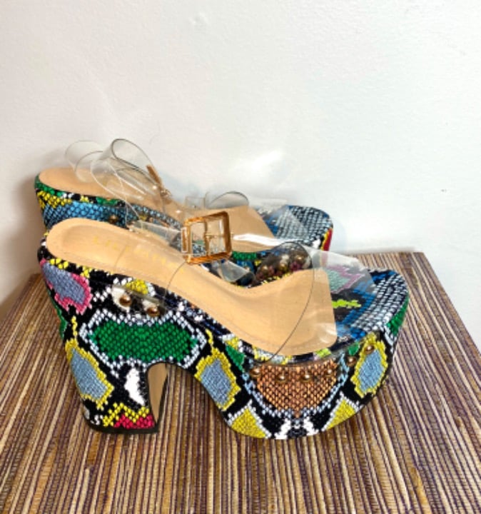 Clear wedge with multi color wedge