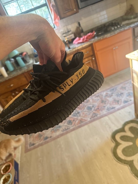Yeezy Boosts 350 V2 copper RARE StockX certified