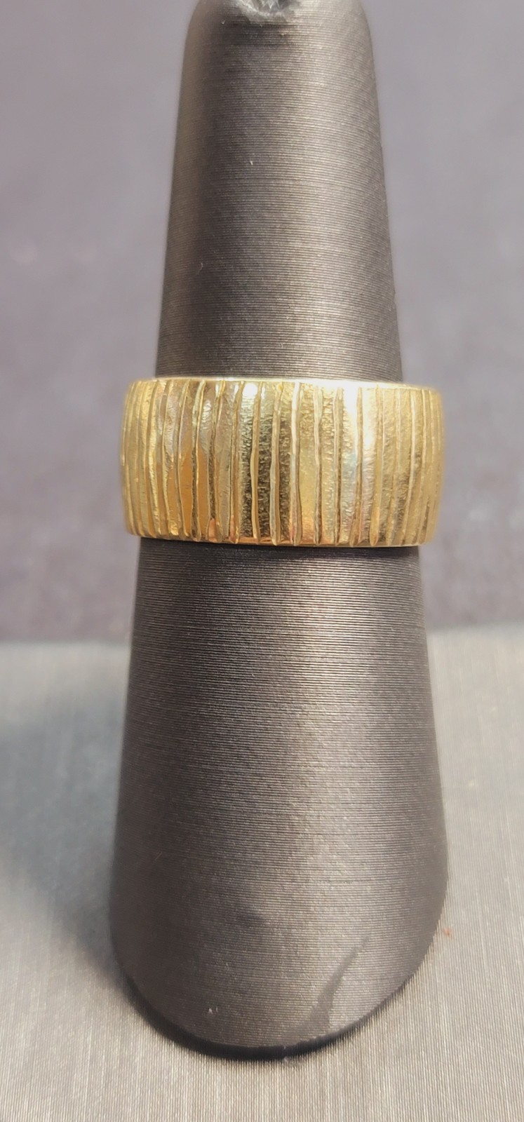 R454 14k Gold Wedding Band 10mm Size 7.5