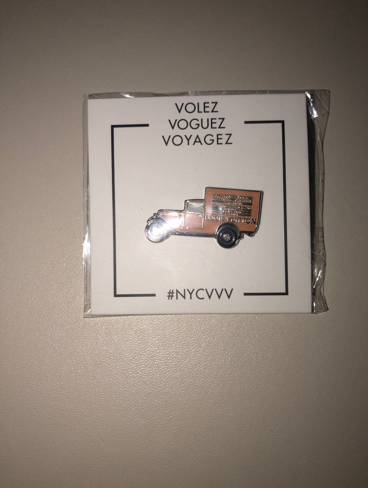Louis vuitton pin