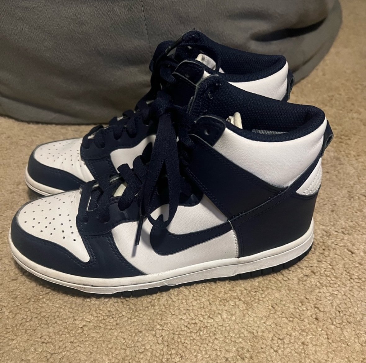 Nike dunks high midnight navy size 4y