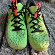 Nike Air Zoom Witness v5