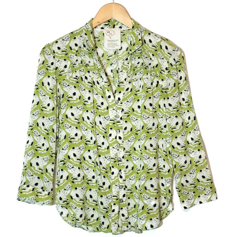 Anthropologie 16 of 52 Conversations Green Cat Pintuck Button Down Top Size 4