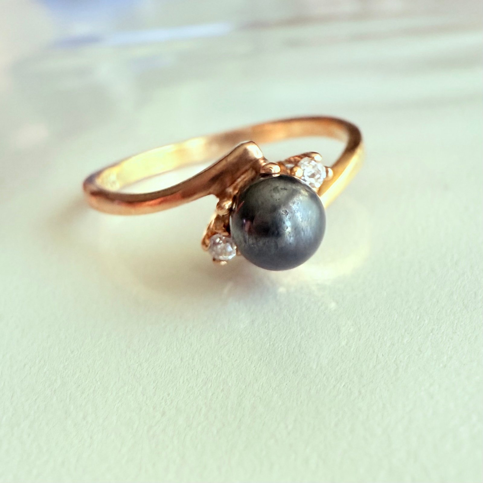 Vintage 14k Gold Black Pearl And White Zircon Elegant Ring