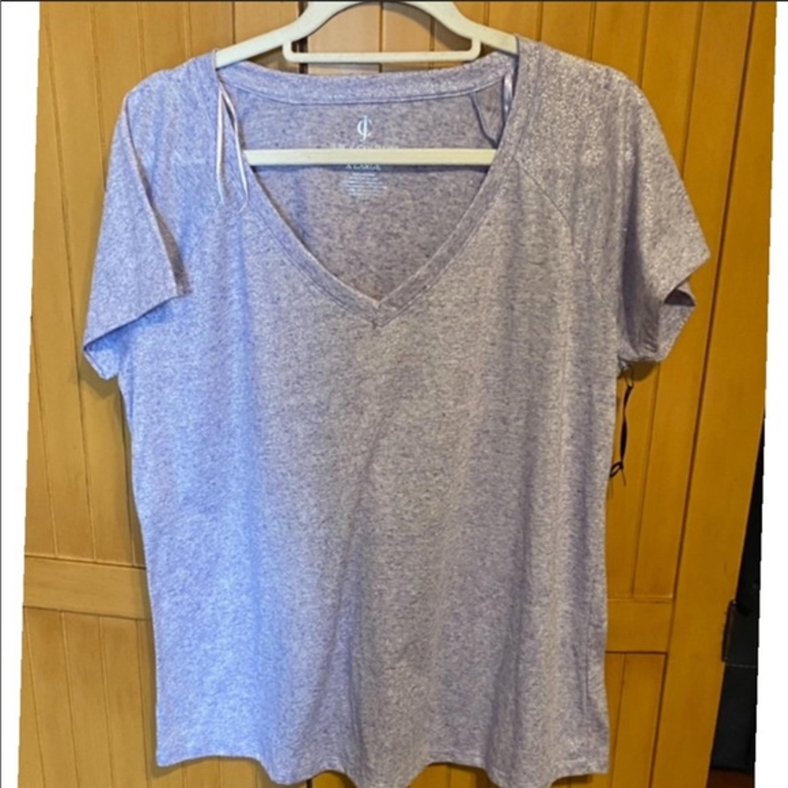 JUICY COUTURE SHORT SLEEVE V-NECK TOP Large/Grape