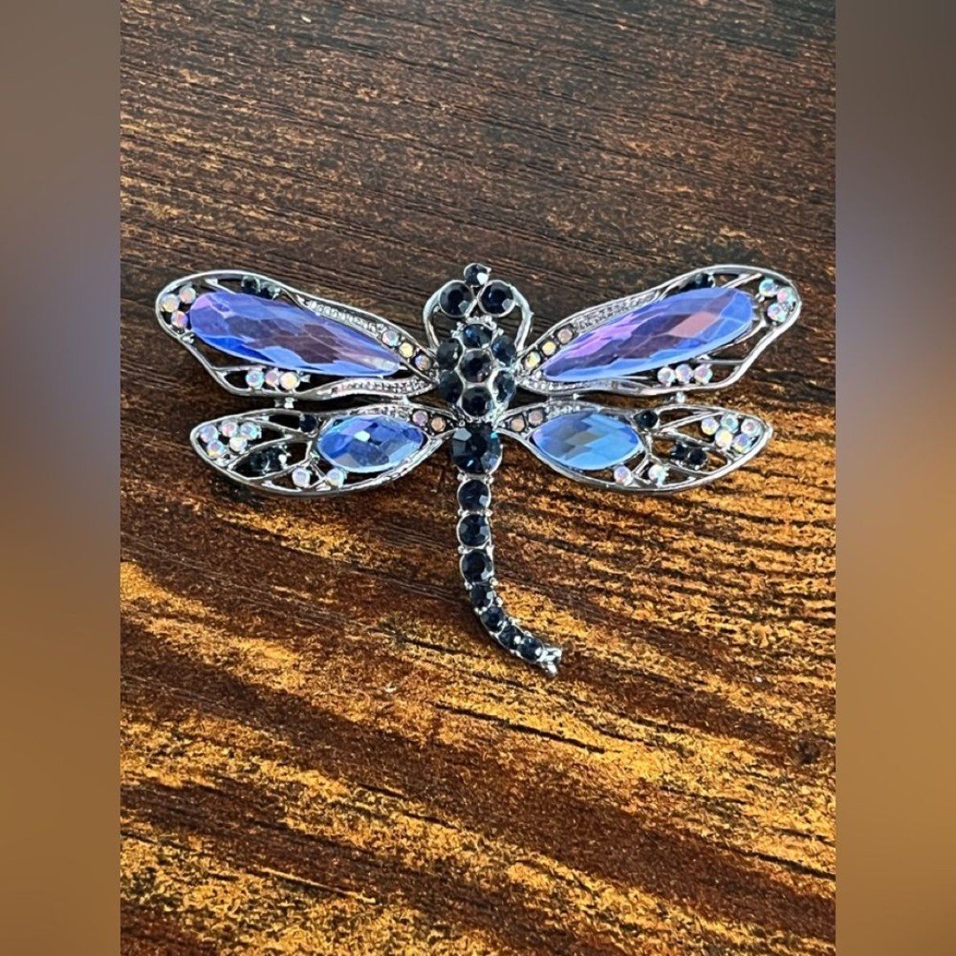 Stunning Rhinestone Dragonfly Brooch