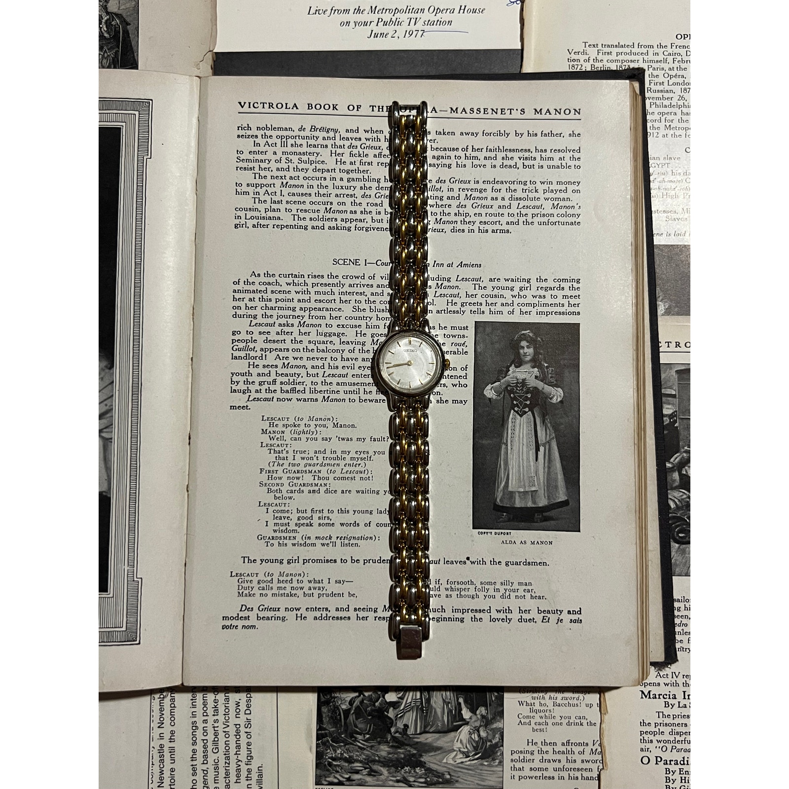 seiko two tone circle dial watch