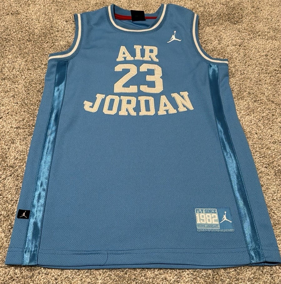Air Jordan kids basketball jersey size 12-13