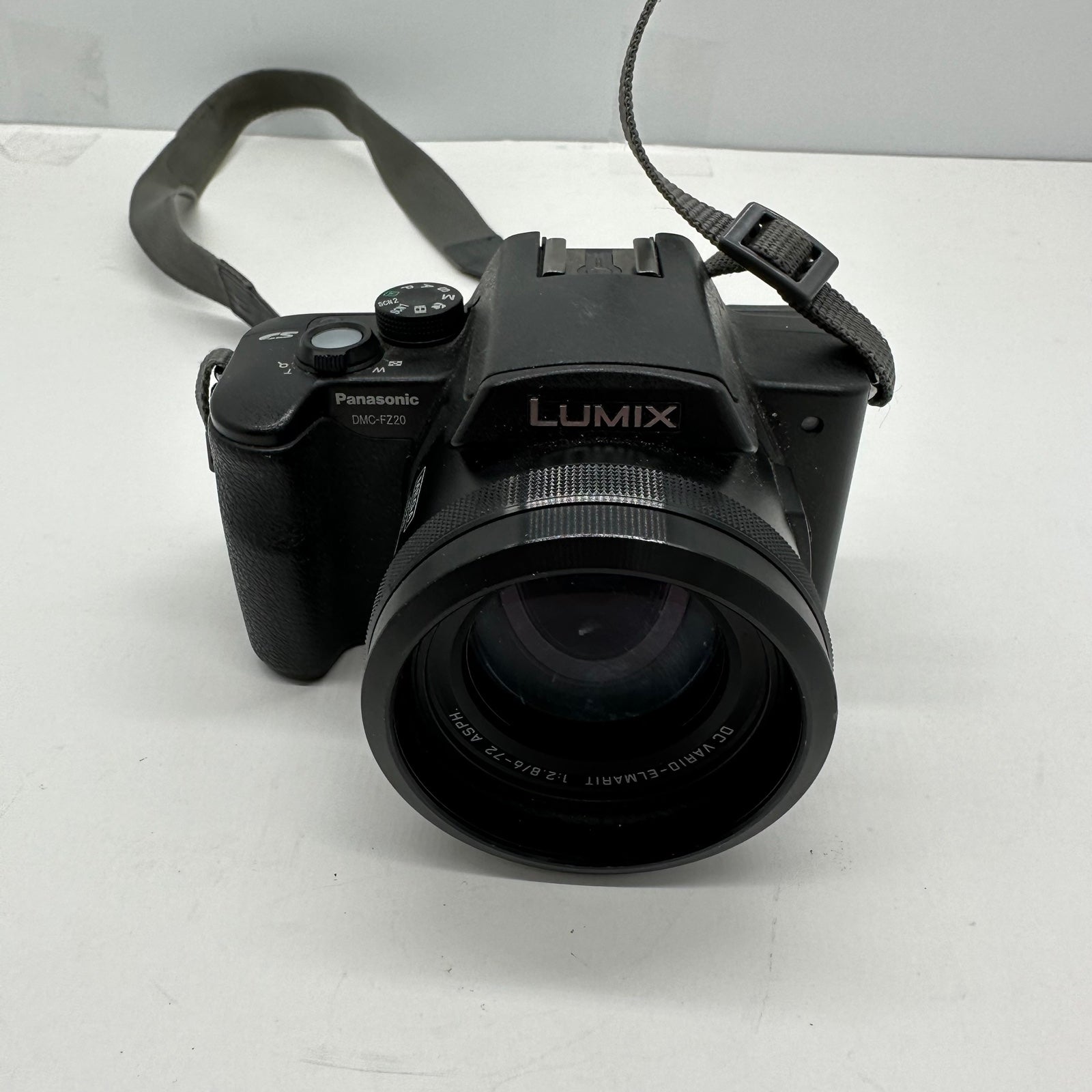 Panasonic LUMIX DMC-FZ20 5.0MP Digital Camera - Black + Battery No Charger