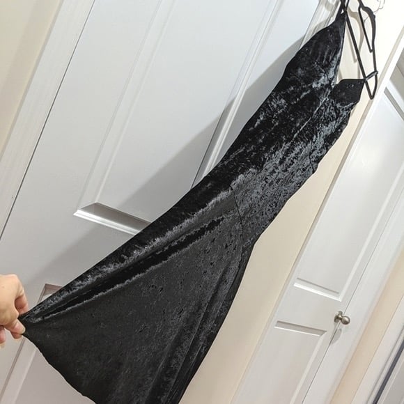 Velvet Plunge Mermaid Cocktail Dress