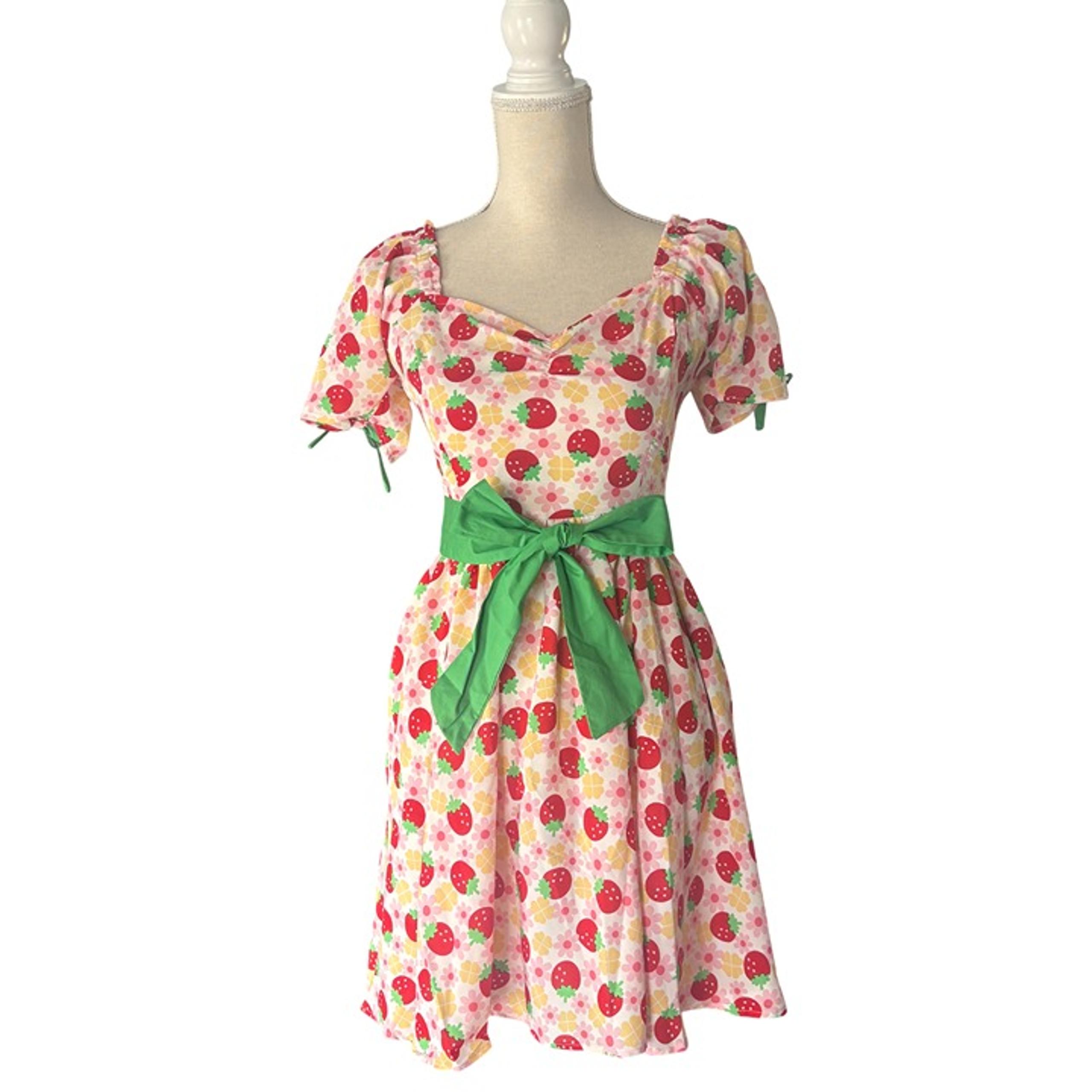 NWT Unique Vintage Dakota Dress 4 S small Strawberry print pink red floral '50s