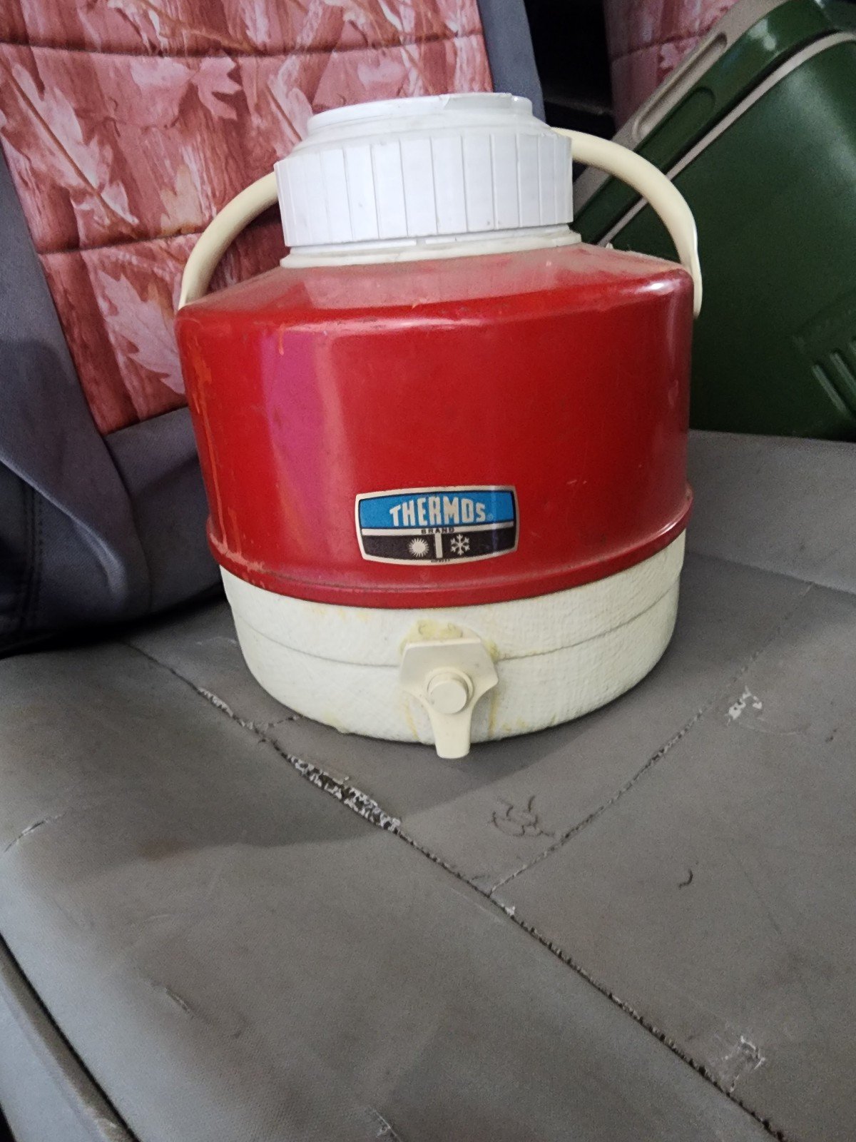 VINTAGE THERMOS BRAND PLASTIC PICNIC JUG