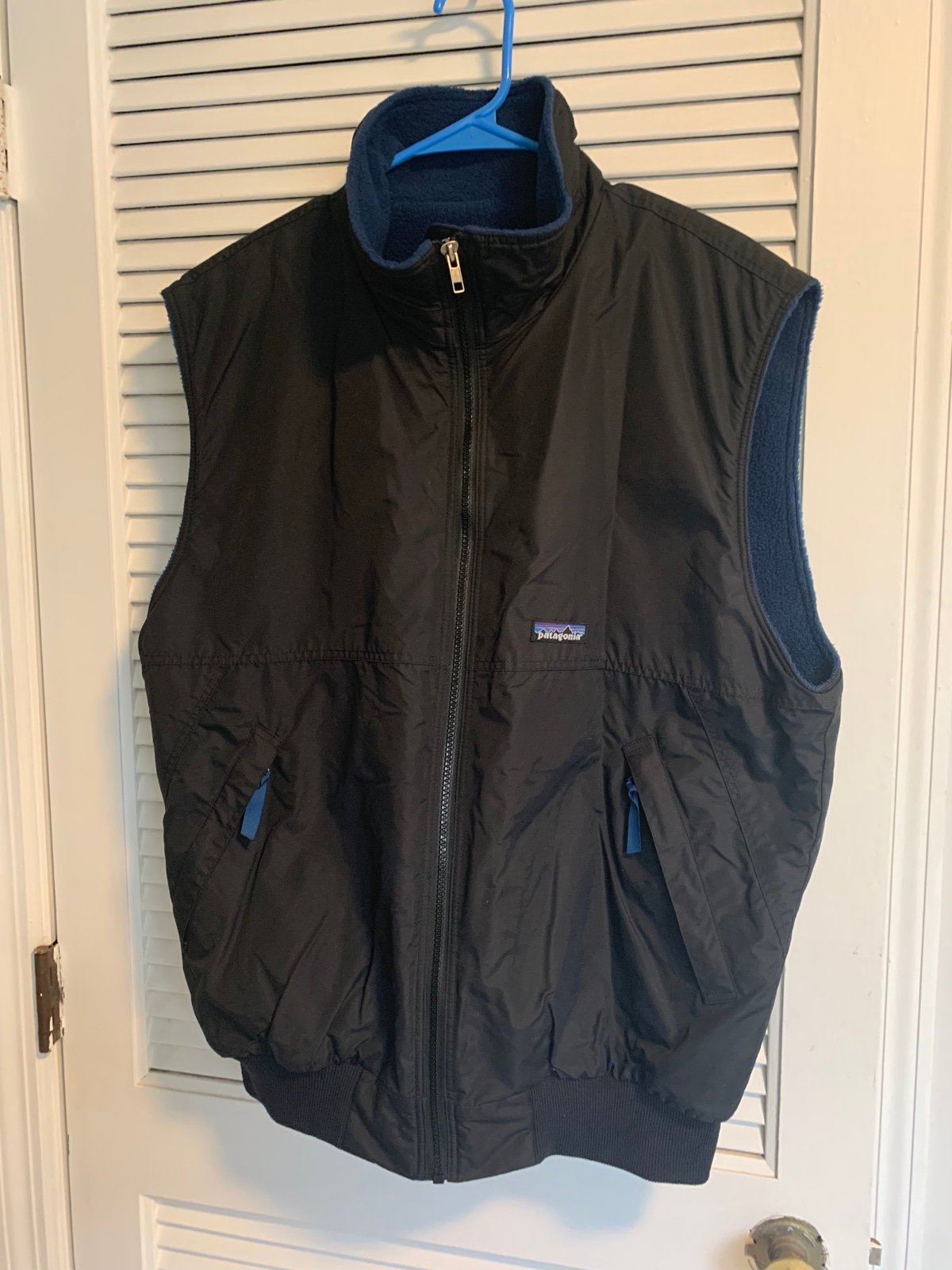 Patagonia men’s black mid weight full zip vest size Large