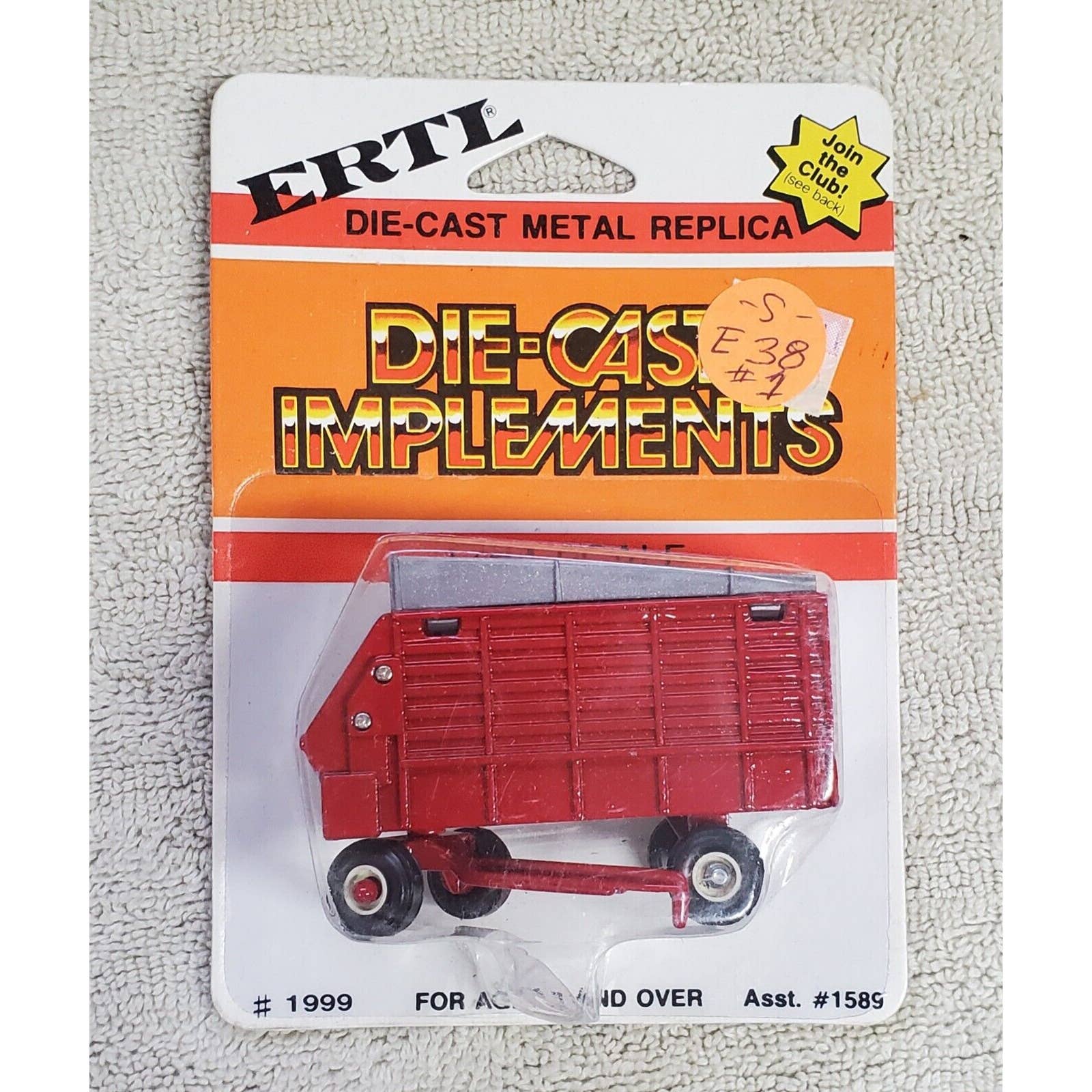 Ertl International Covered Forage Wagon 1/64 NIP