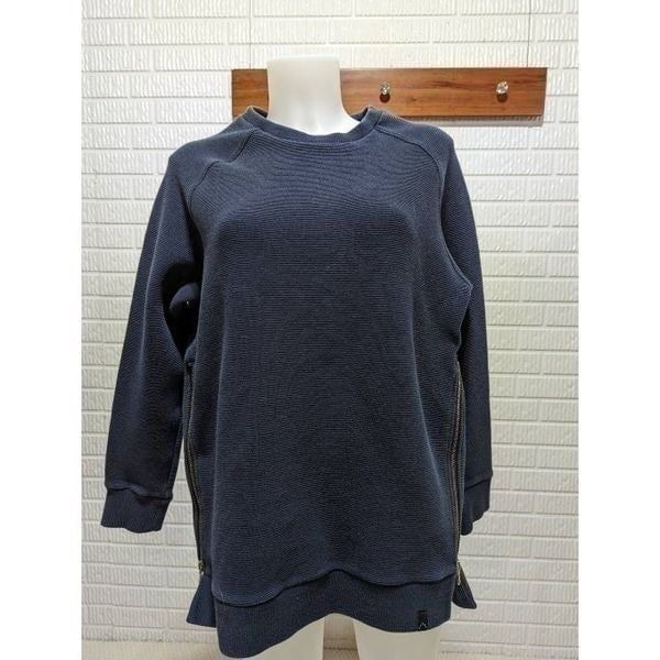 Varley size Medium ladies blue pullover with gold zipper side detail