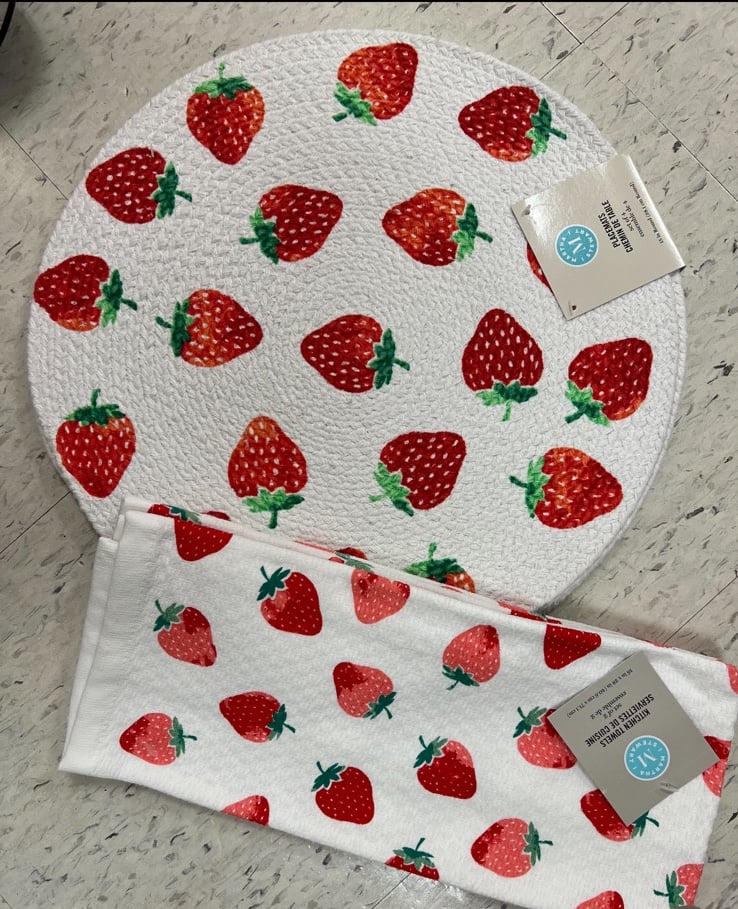 Strawberry placemats and kitchen towel set