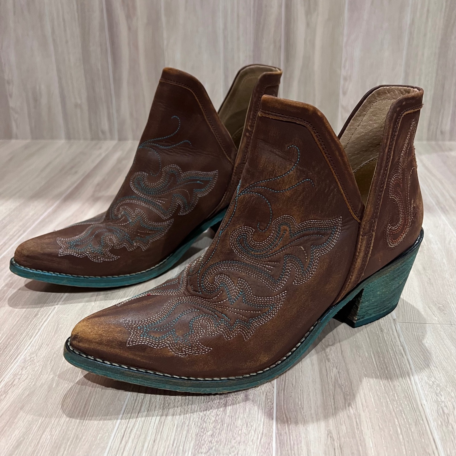 Circle G Western Ankle Boots Turquoise Accent Leather Brown Size 9M