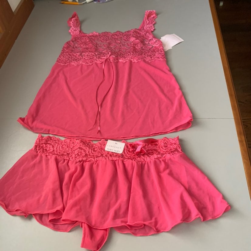 NWT Cabernet cami/flirt skirt set M