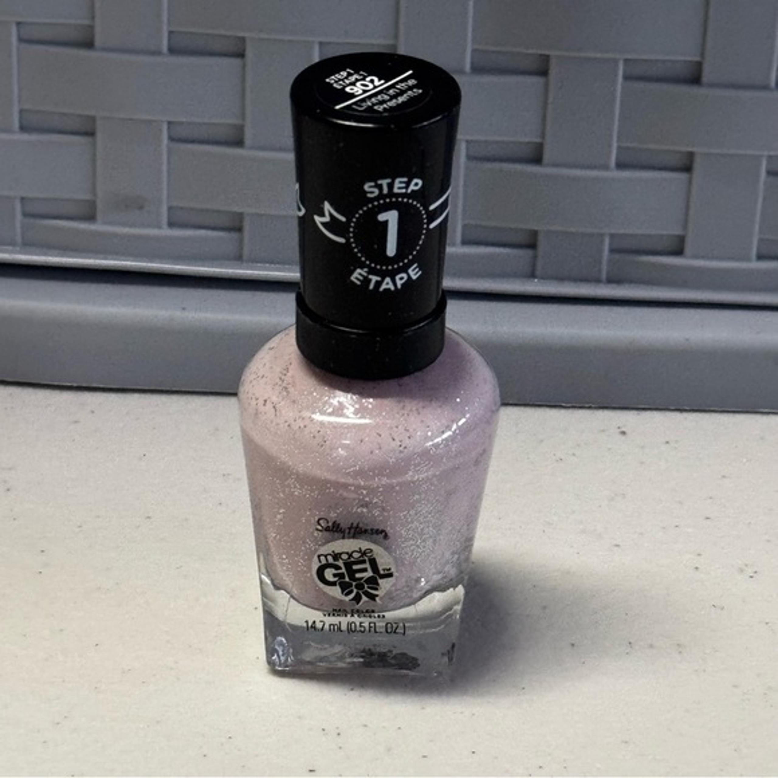 Miracle Gel Nail Polish - Shade Living in the Presents - Sally Hansen