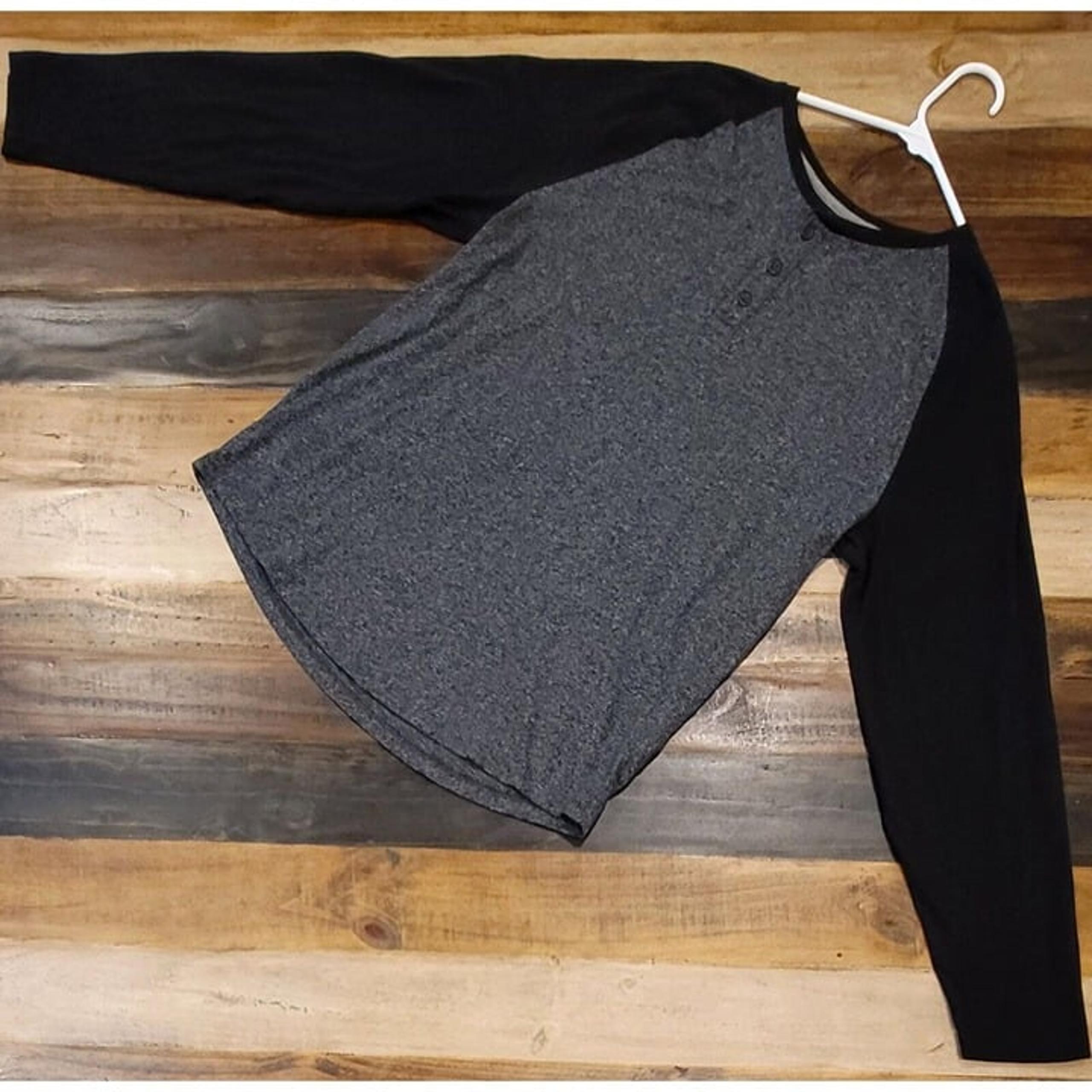 Old Navy Soft Washed Long Sleeve Henley Gray Body Balck Sleeve Men's Size Large
