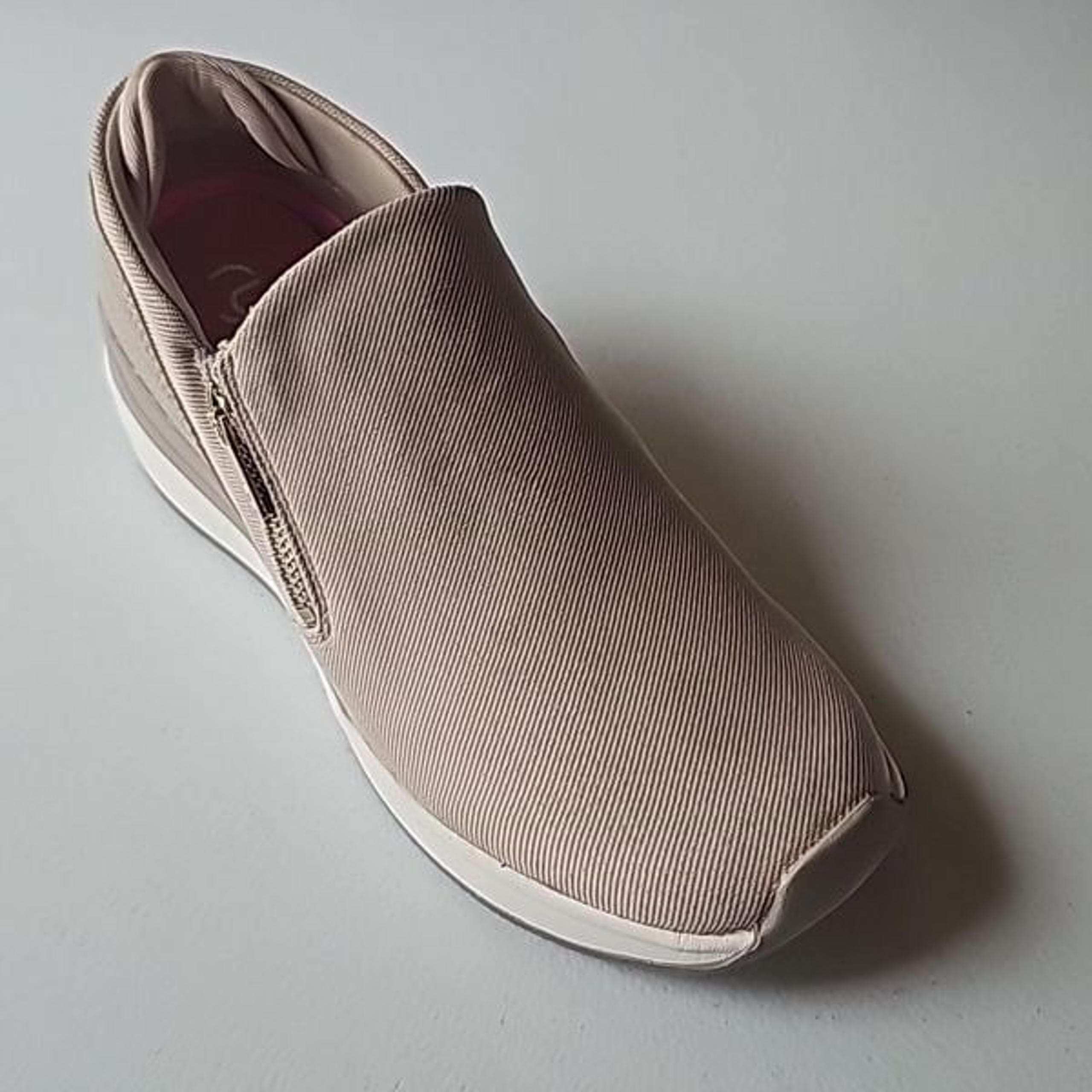 New Ryka Camel Brown Zip Up Sneaker, Size 7 Wide