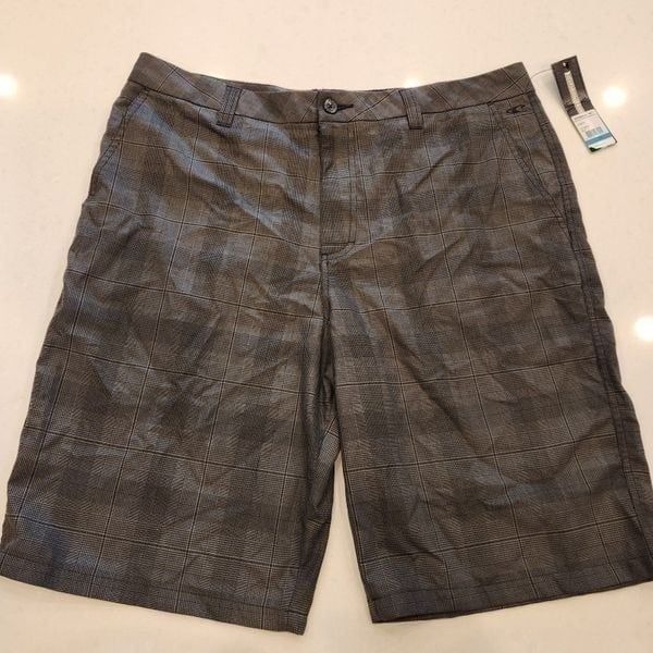 New with tags. O'Neill Delta mens shorts. Size 36.
