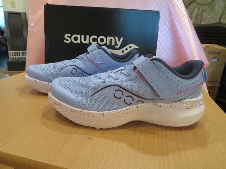 *NEW Girls Blue Saucony Kinvara 14 Tennis Shoes, 2