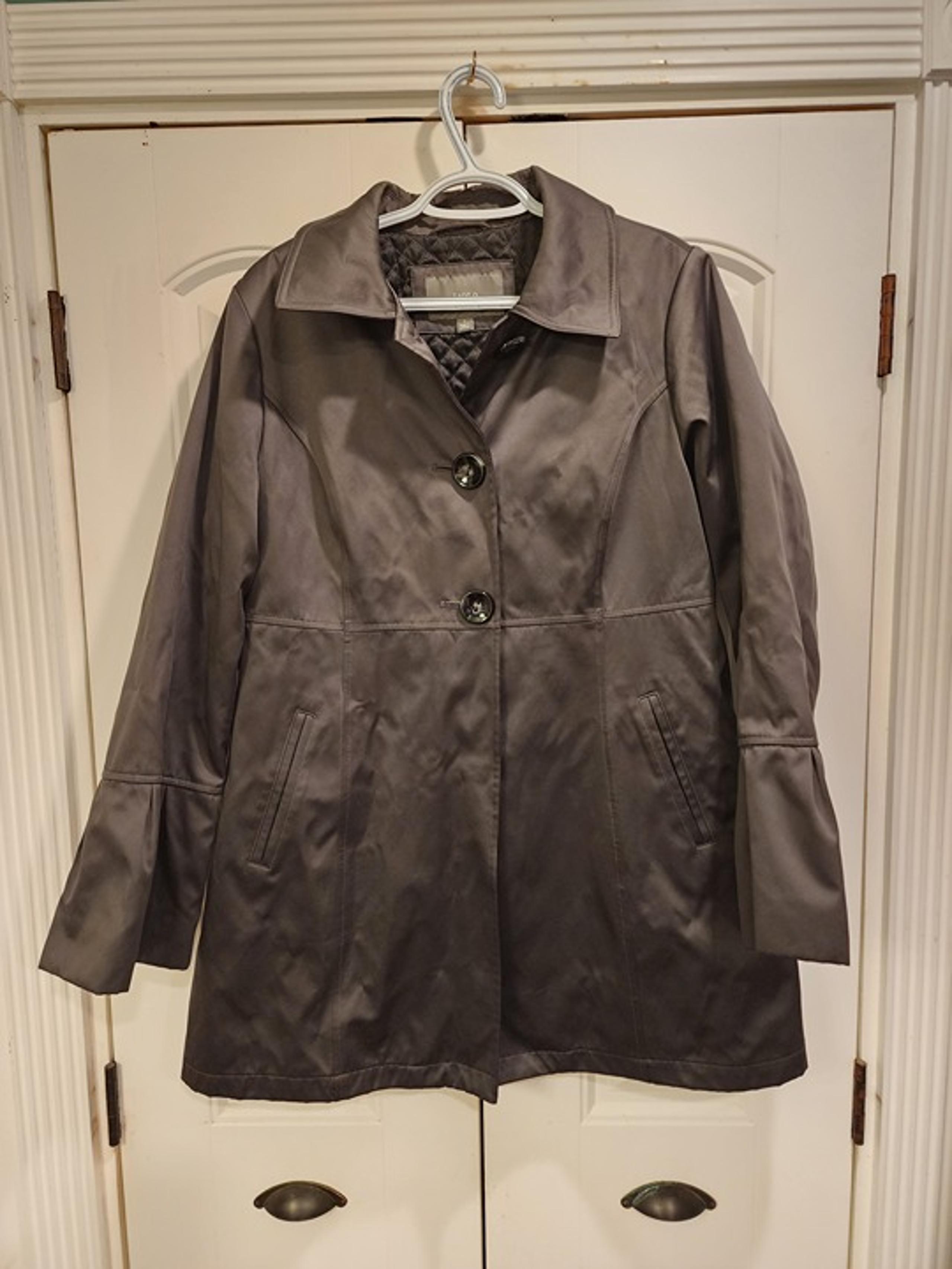 APT. 9 Long Sleeve Black 3/4 Trench Coat Women's Size L Bell sleeve Large Button