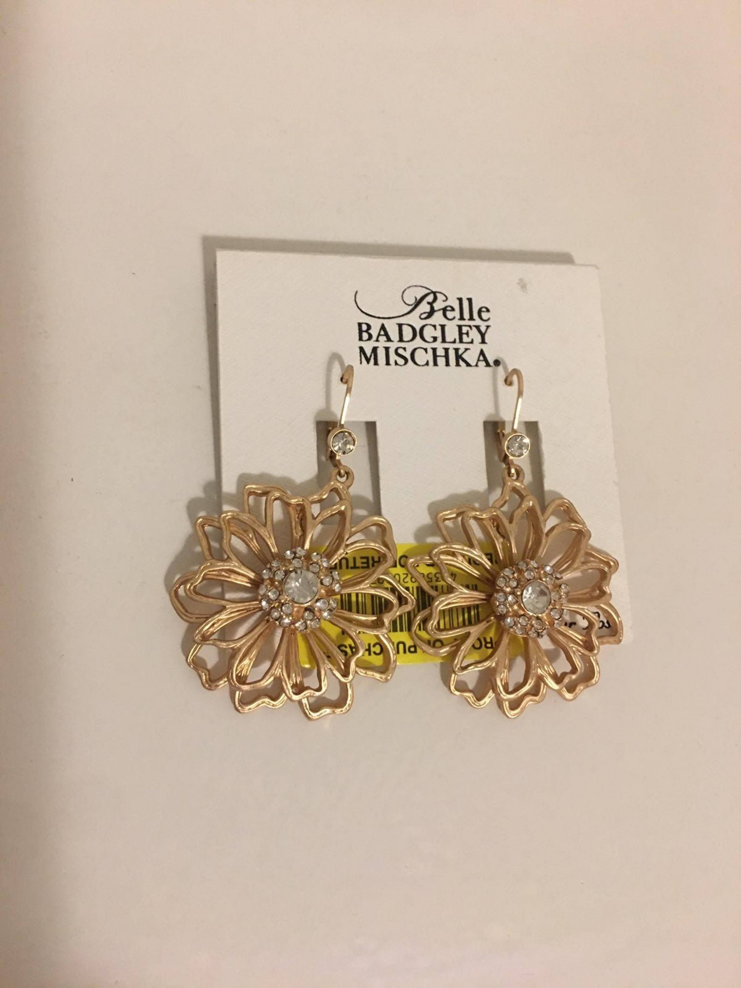 Brend new Badgley Mischka Flower earrings for women
