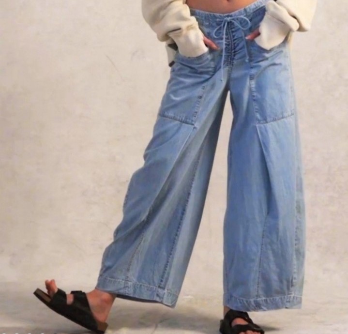 NWOT Med Free People Castaway Barrel Style Pull-on Jeans