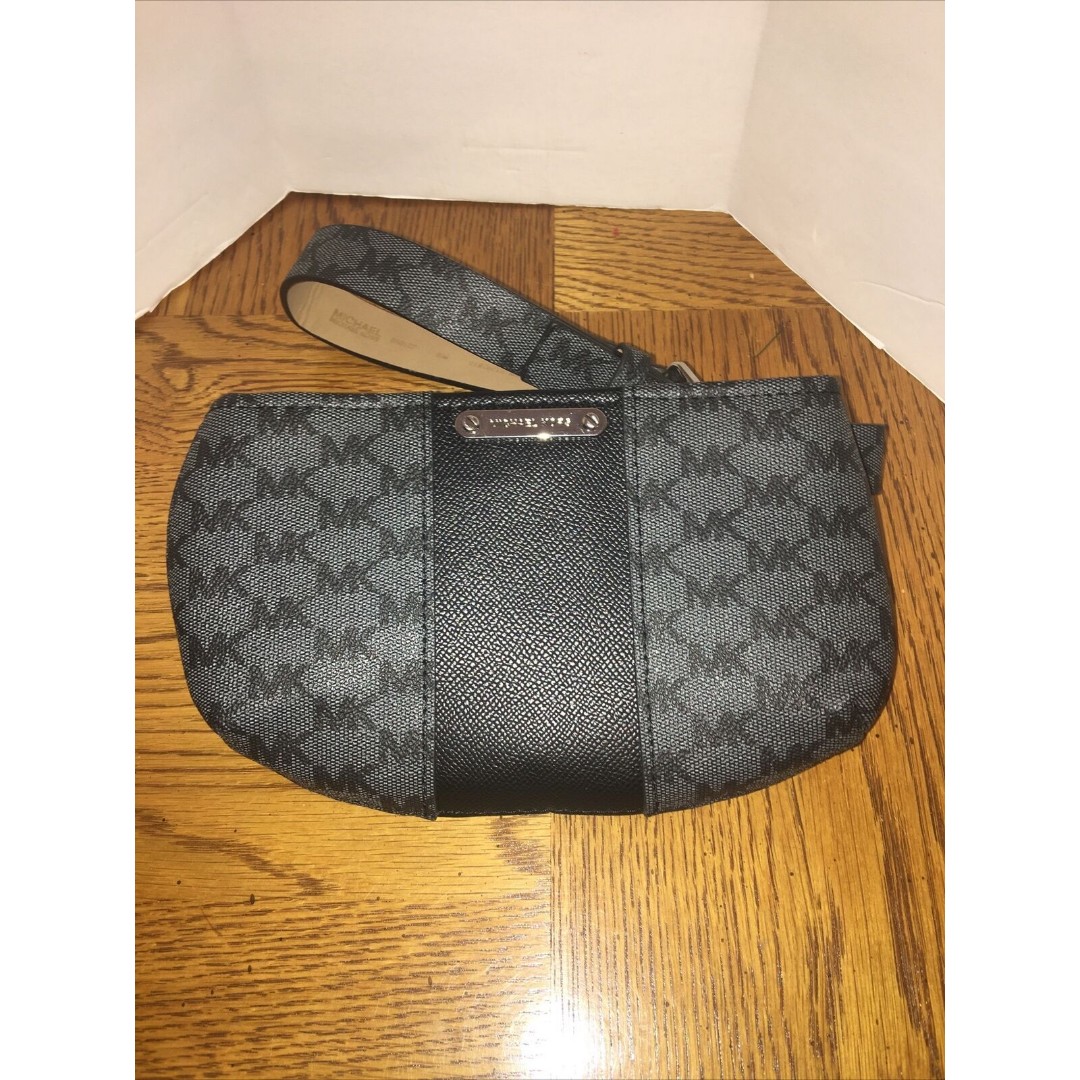Women’s Michael Kors Belt Bag Fanny Pack MK Signature Logo size S/M 556137