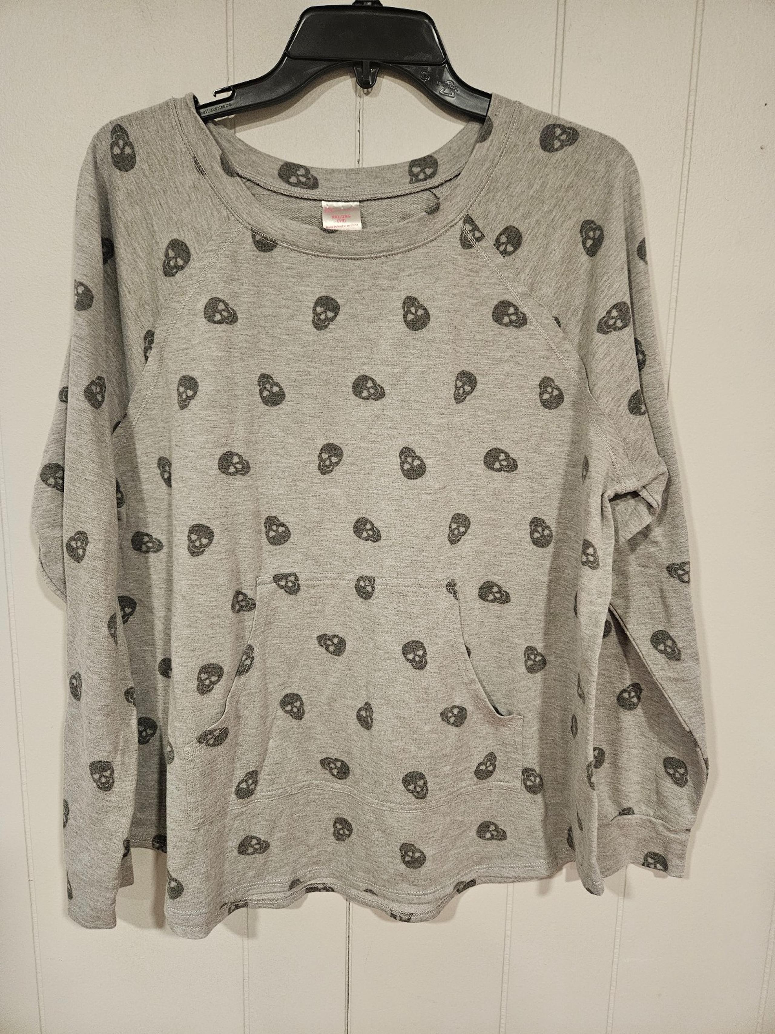 No Boundaries Gray Skull Sweatshirt Juniors XXL Pockets Lightweight Goth Grunge