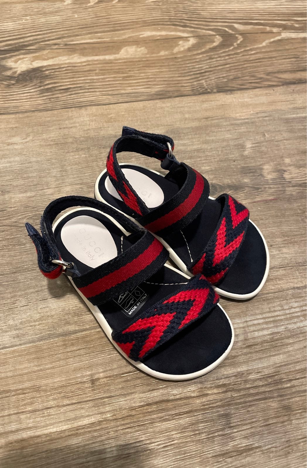 Authentic GUCCi SANDALs