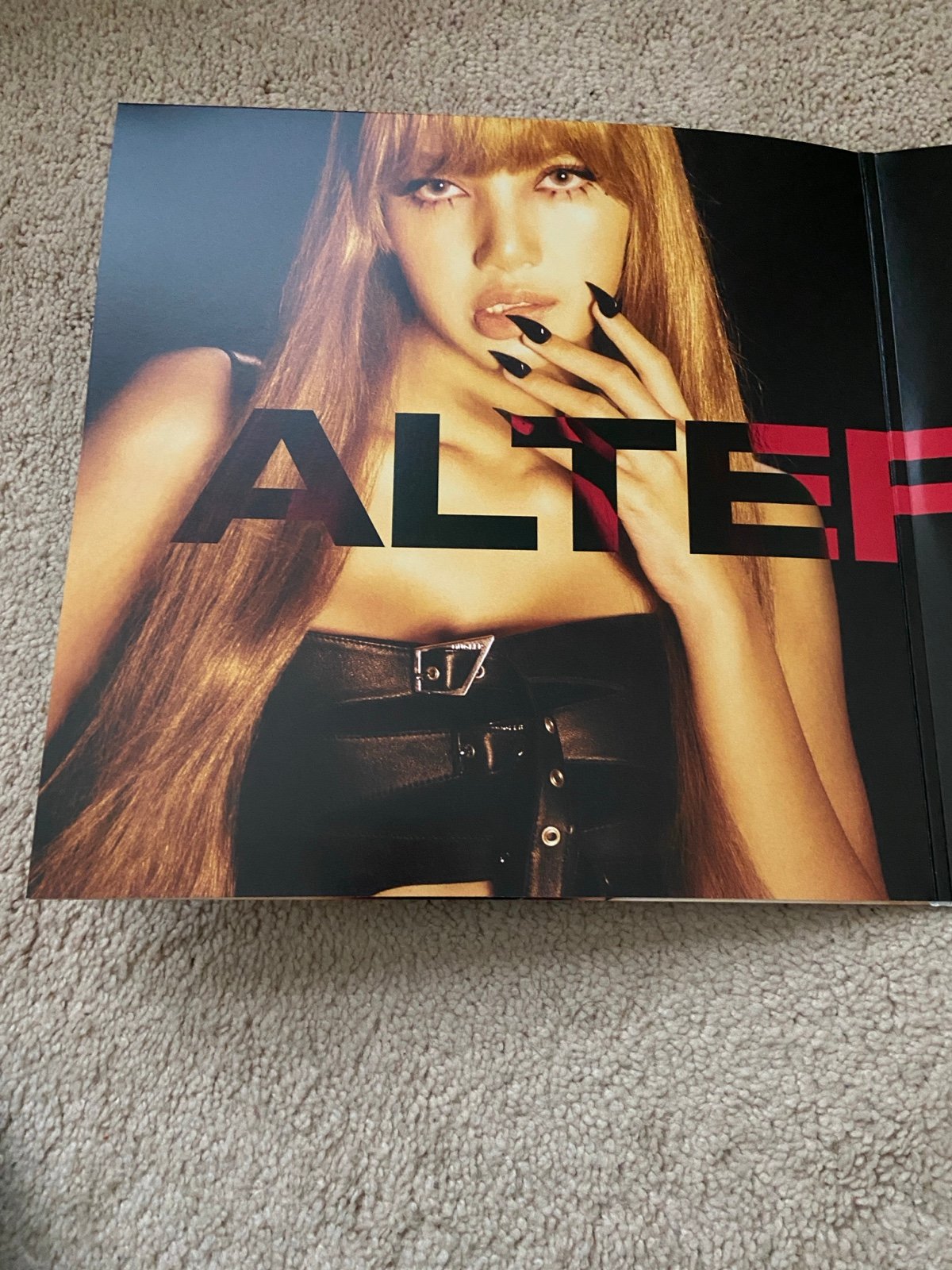 ALTER EGO LISA サイン入 vinyl blackpink レコード s-l400.jpg