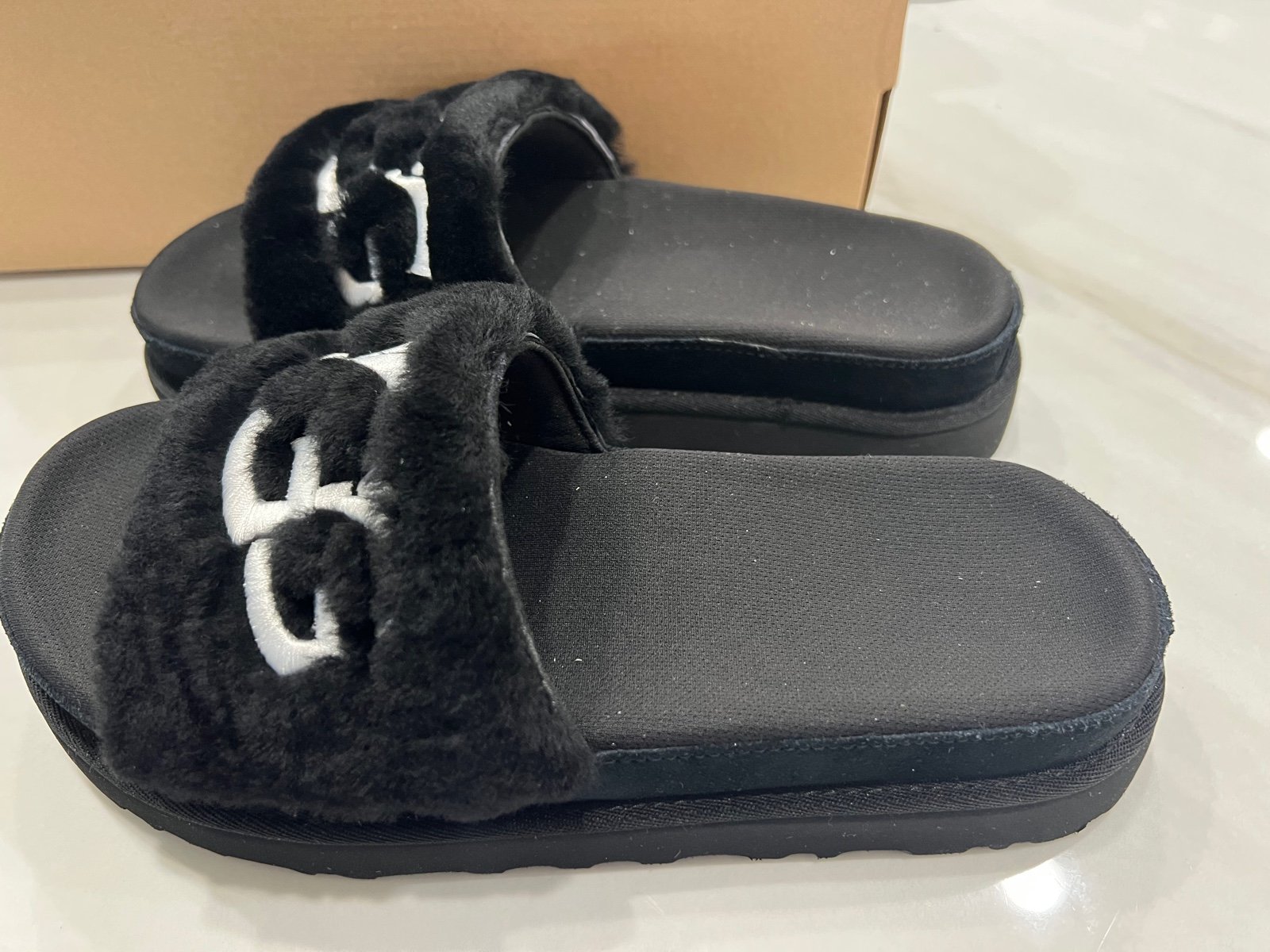 UGG Laton Fur Slide sz 8 New in BOX