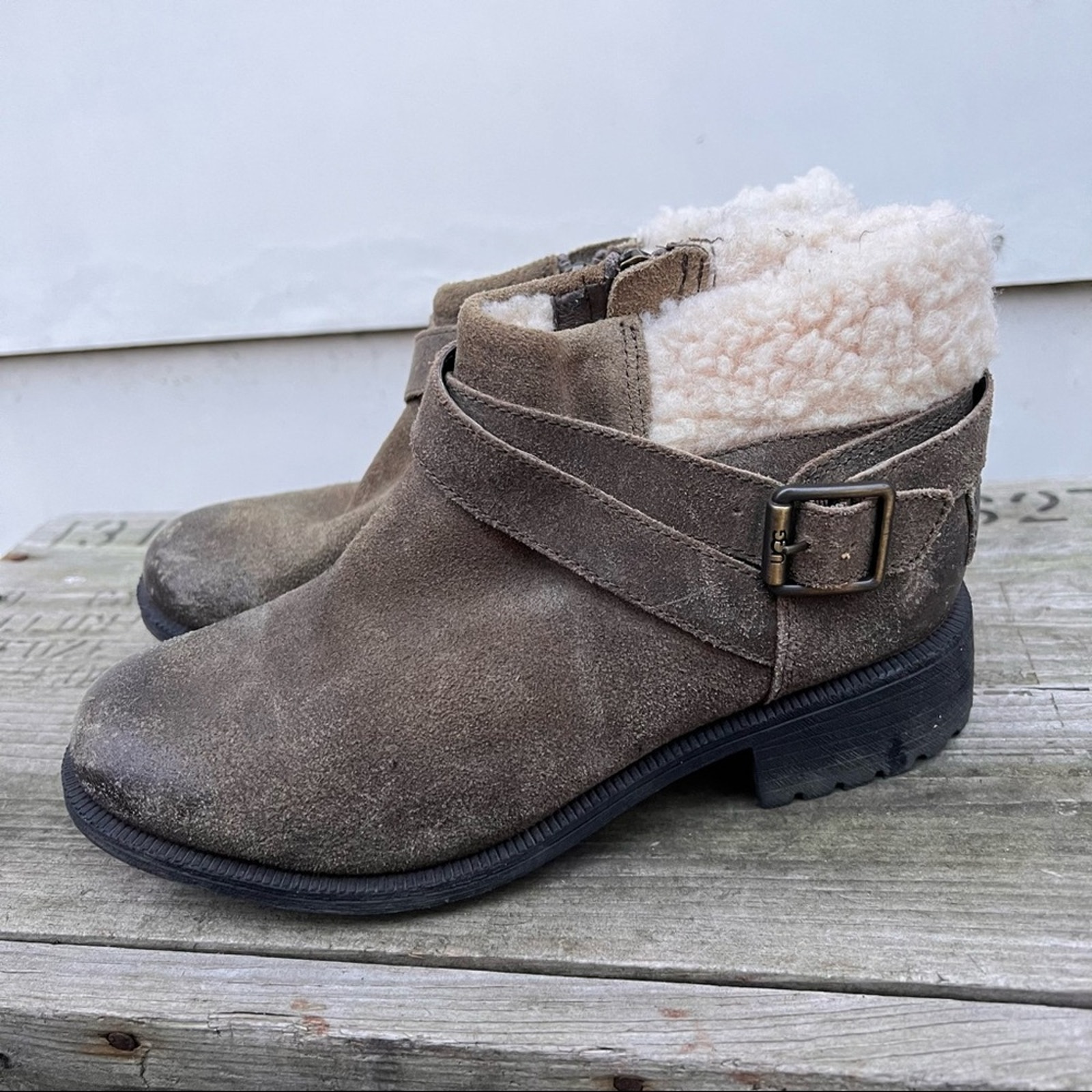 Ugg Benson Low Waterproof Leather Wool Lined Boots Size 6