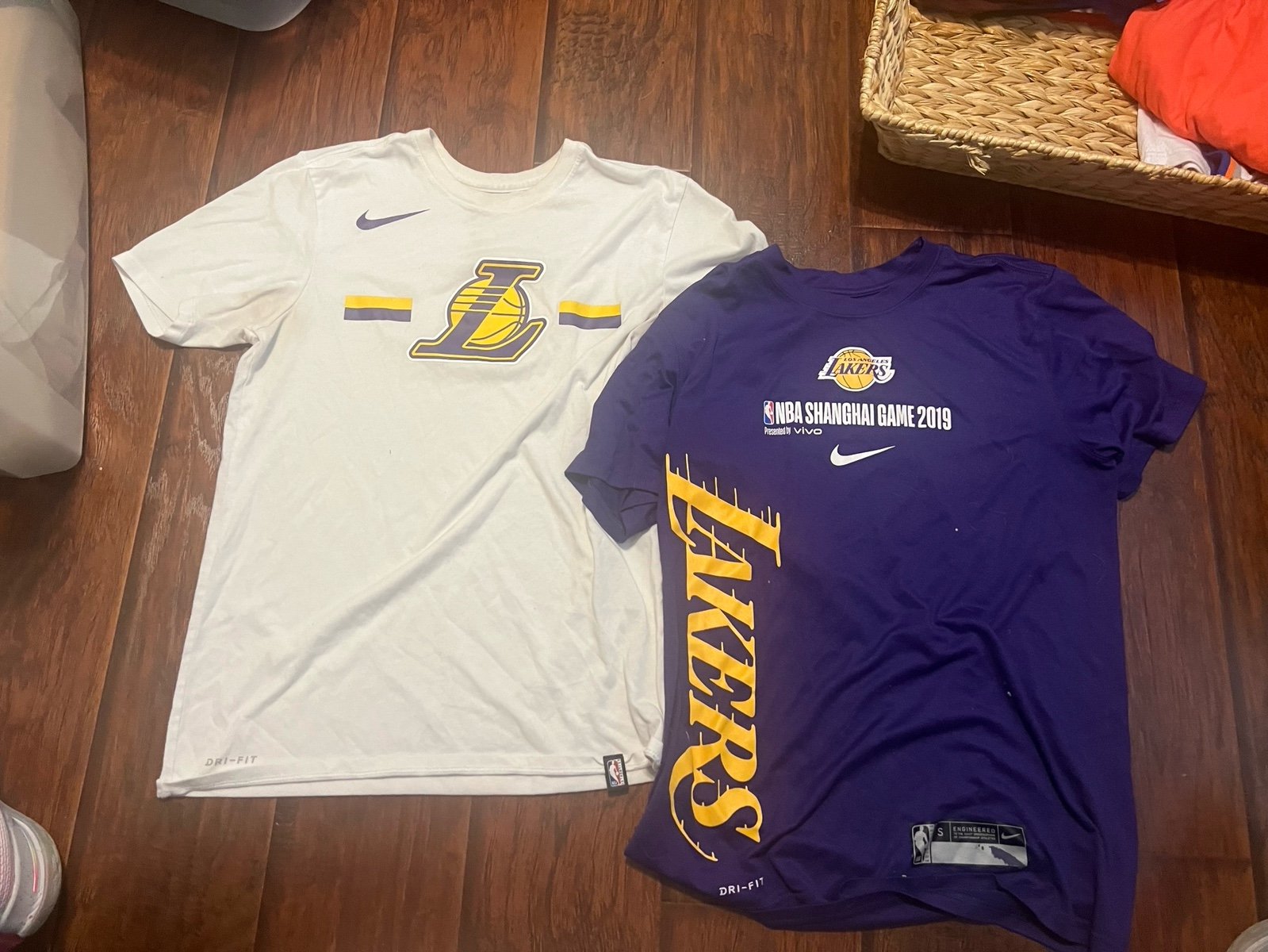 Nike dri fit lakers t shirt bundle size small