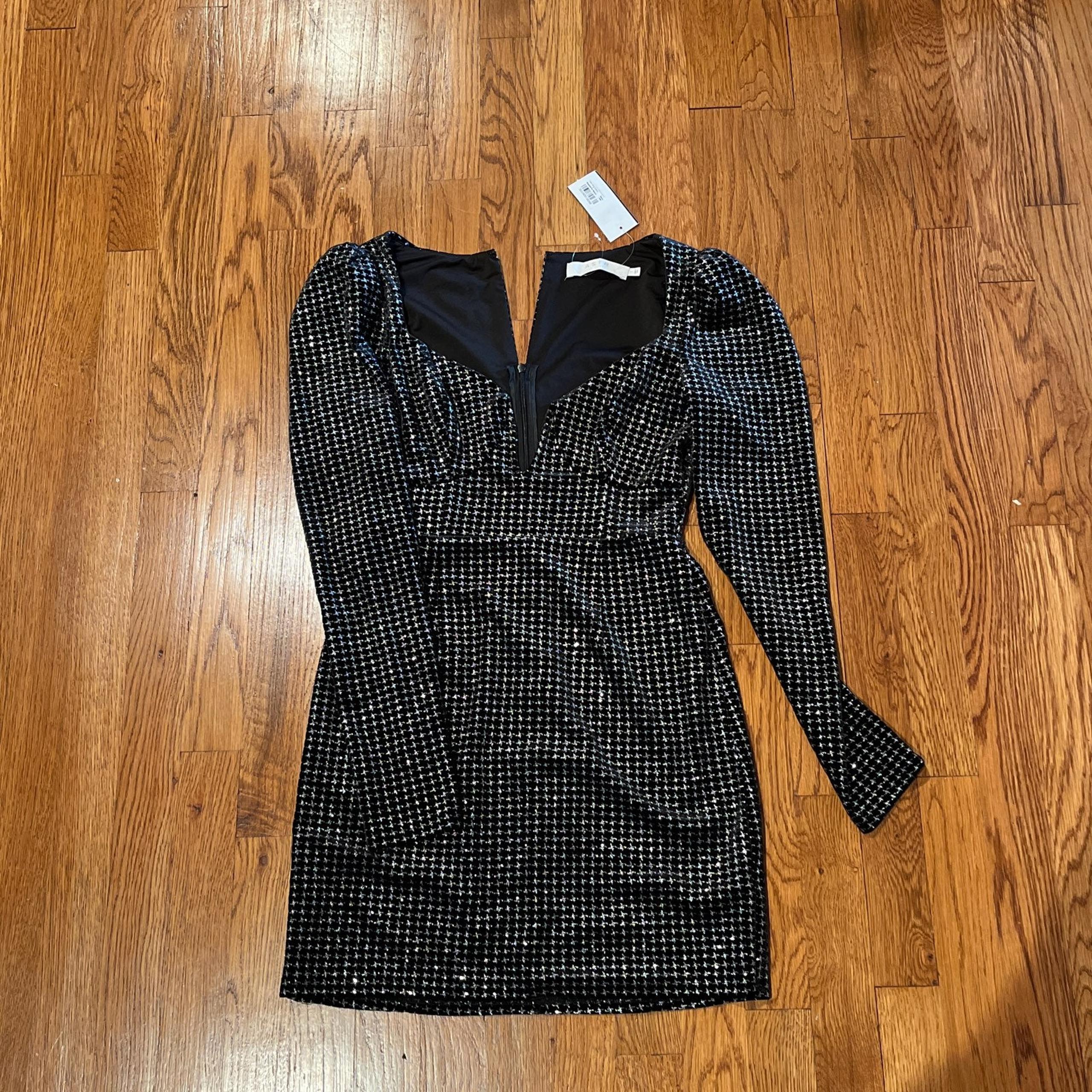 ASTR the label silver houndstooth dress