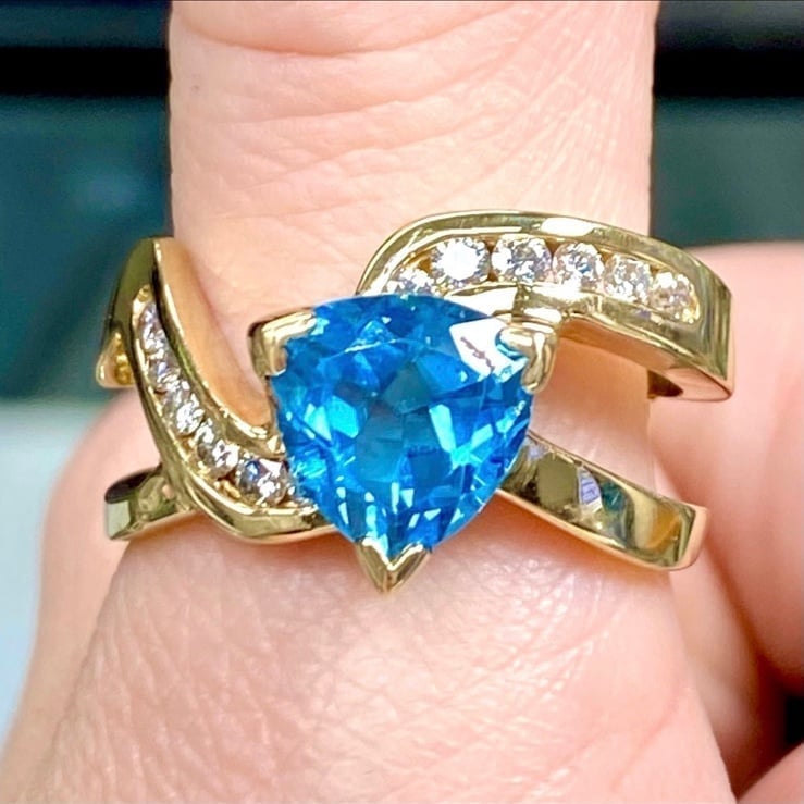 14k Gold Blue Topaz & Diamond Curved Cocktail Ring ~ Vintage Estate Gemstone
