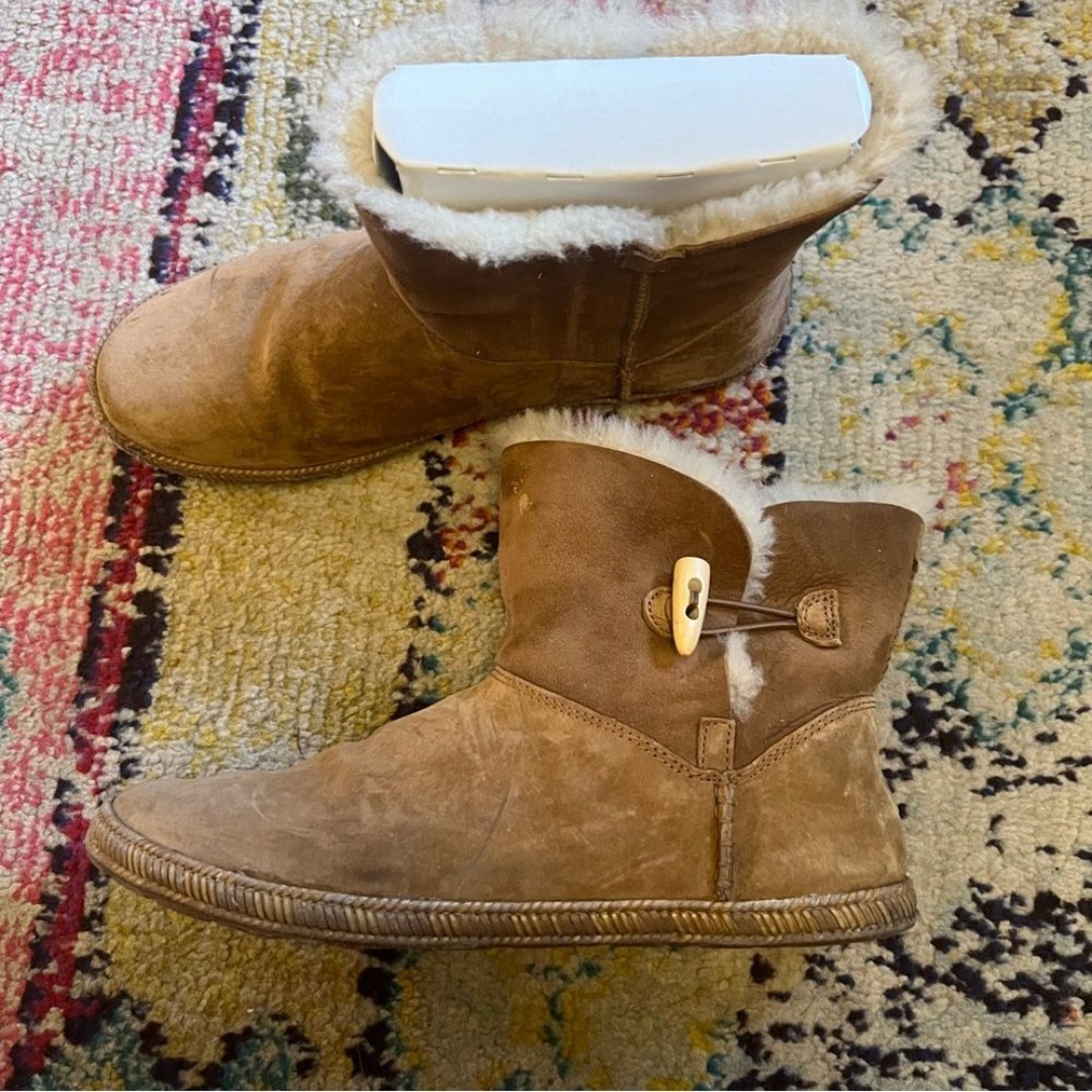 Ugg Garnet Suede Toggle Bootie size 10