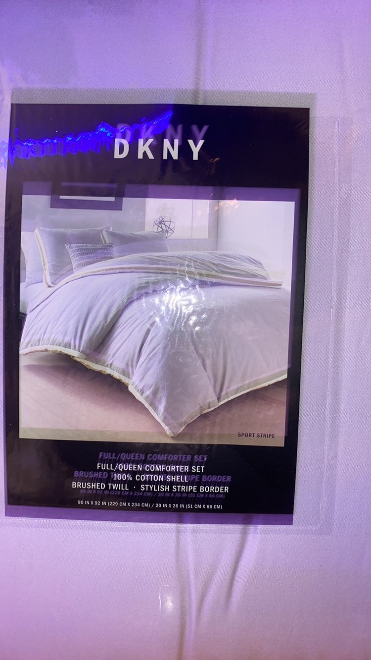 DKNY full/queen comforter