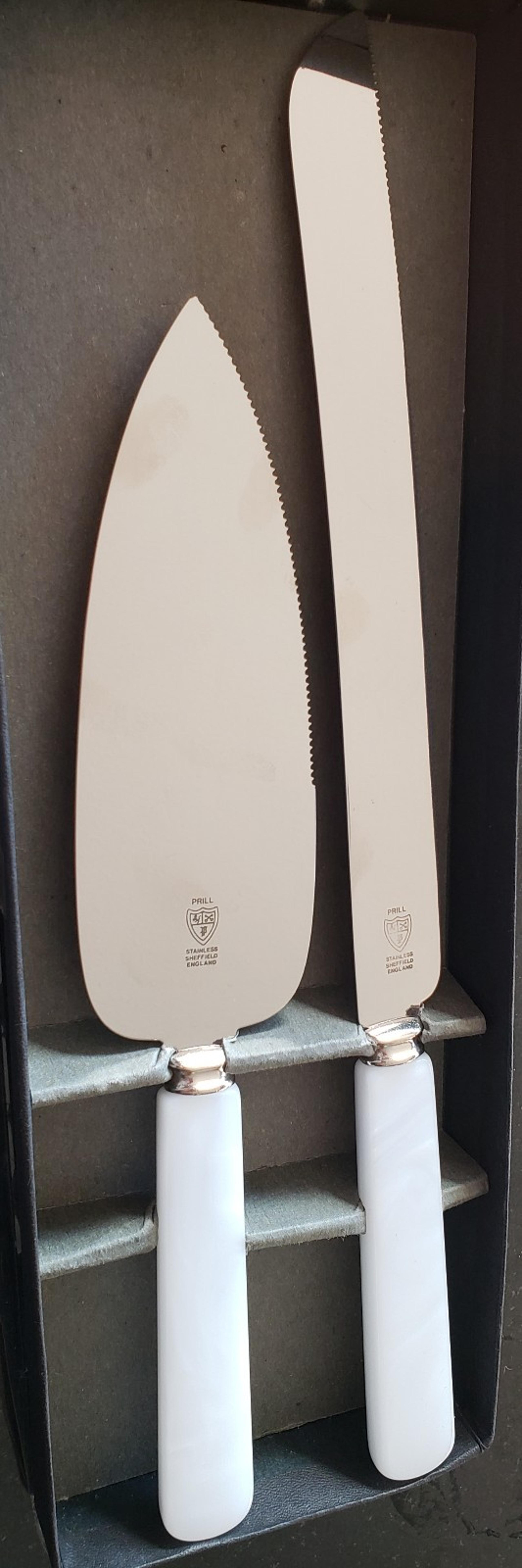 Mother of pearl wedding cake serving set