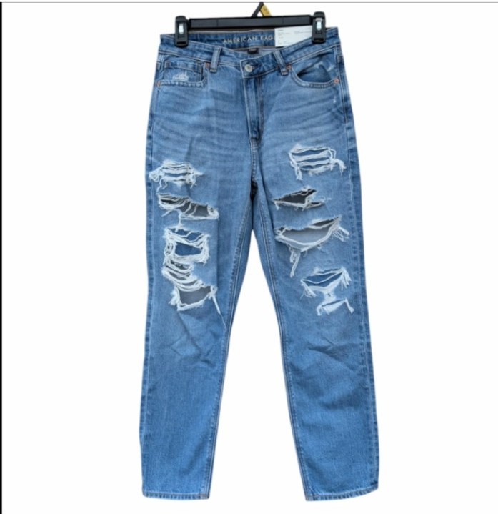 American Eagle AE Strigid mom Jeans In Medium Repair Crackle Wash NWT